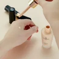 کرم پودر Liquid Silk SPF 12 کد 32923 - تصویر ۳