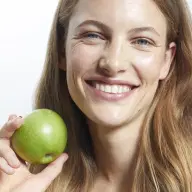 شامپو Up-Loved Purifying Upcycled Apple & Organic Kale - تصویر ۳